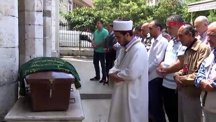 Üvey oğlunu döverek öldürdü