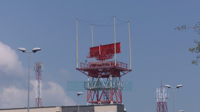 Ushtria ende në Rinas, TIA asnjë masë për të forcuar sigurinë - News, Lajme - Vizion Plus