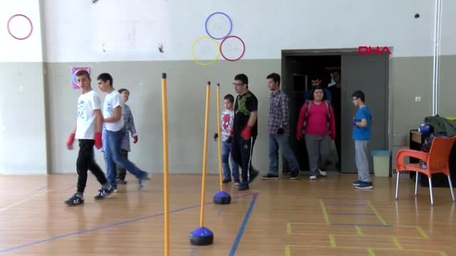 BURSA DOWN SENDROMLU ÖĞRENCİLER GELECEĞE KİCK-BOKS'LA HAZIRLANIYOR