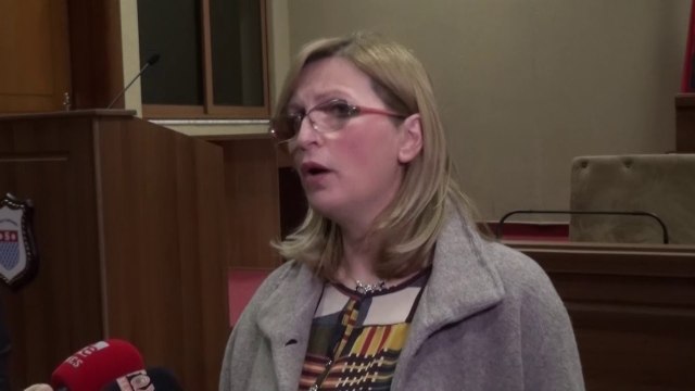 RTV Ora - “Luftë” për Drejtorinë e Arsimit, kryebashkiakja e Shkodrës: Çmenduri, Rama të tërhiqet