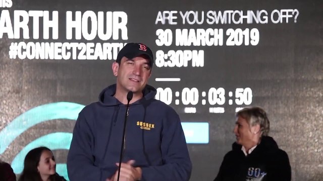 ORA E TOKËS' FIKEN DRITAT 60 MINUTA NE KRYEQYTET