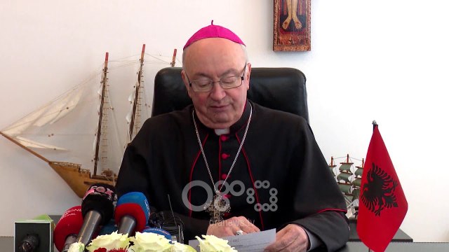 RTV Ora - Imzot Fredo: Ne nuk duam vetëvasjen e kombit. Kush rrok shpatën nga shpata duhet të vdesë