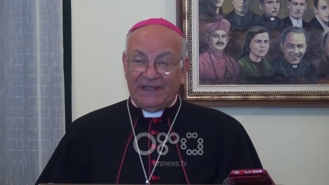 RTV Ora - Imzot Fredo: Ne nuk duam vetëvasjen e kombit. Kush rrok shpatën nga shpata duhet të vdesë