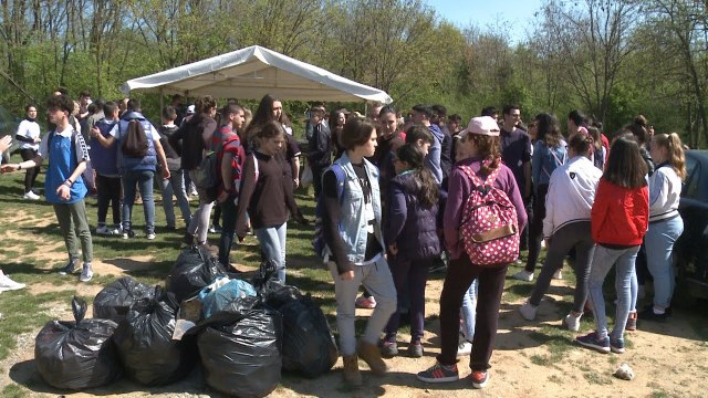 Në kuadër të aksionit “Gara për Gjakovë të pastër”, pastrohet Shkugëza-Lajme