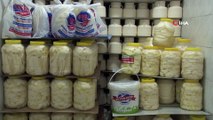 Adana'nın peynir hali... Bölgenin yağ ve peynirleri bu pazarda satılıyor