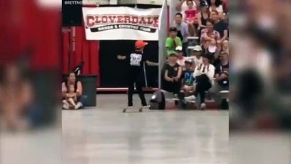 10 year-old skateboarder whippin out tricks