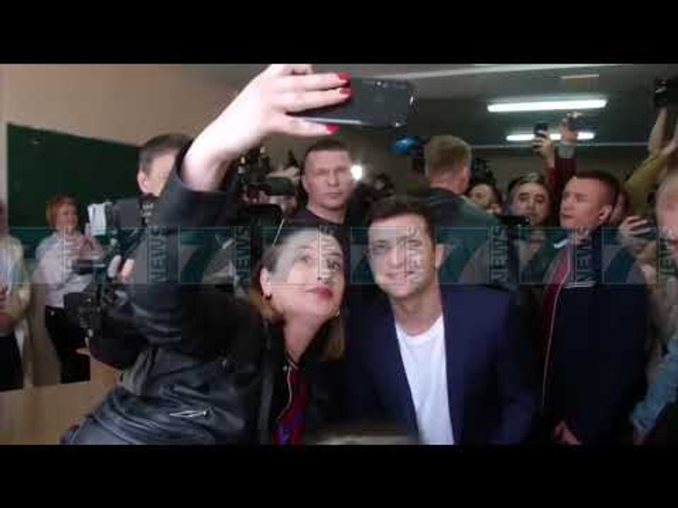 KOMEDIANI ZELENSKY ZGJIDHET PRESIDENT I UKRAINES - News, Lajme - Kanali 7