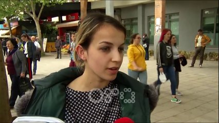 RTV Ora - Qytetarët paguan biletën dhe pse lexuan libra në autobus