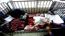 Afghanistan: Children share beds in poorly equipped hospital