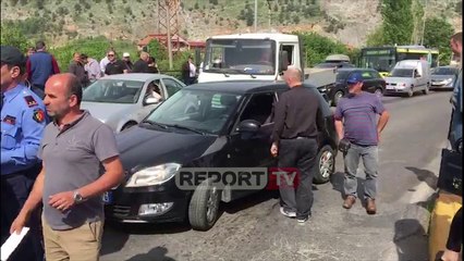 Report TV - Rama pritet me protesta në Shkodër, militantët e PD bllokojnë rrugën