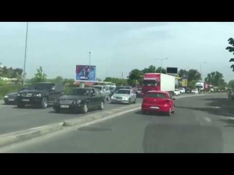 RTV Ora - PD s'ndaloi dot hyrjen Ramës në Shkoder, por bllokoi makinat, turistët dhe ambulancen