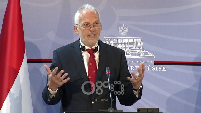 RTV Ora - Apeli i ministrit austriak: Partitë të zgjidhin krizën