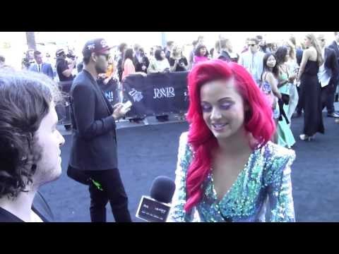 Interview: Sarah De Bono on the ARIA Awards Black Carpet