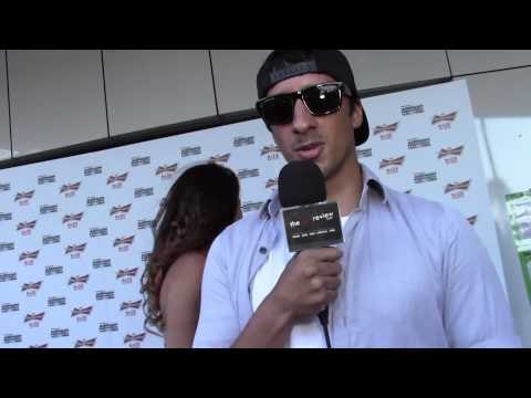 Dutch on the MusicOz Red Carpet 2013 (AIMAs)