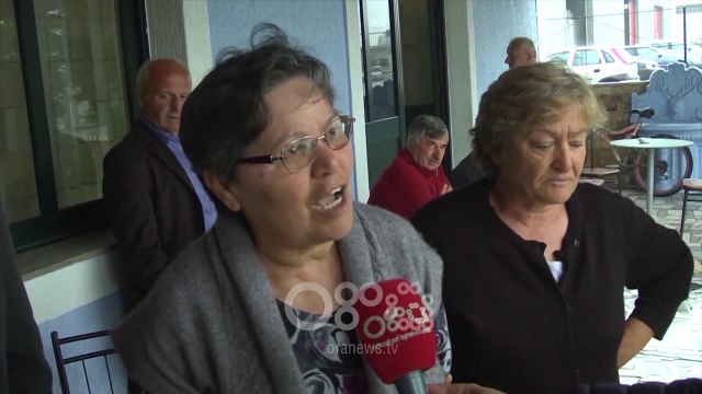 RTV Ora - Rruga pa semafor e mbikalim në Shkozet, banorët e kanë pagëzuar me emrin Rruga e Vdekjes