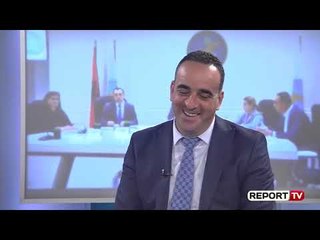 I ftuar Bledar Skënderi , anëtar i KQZ-së. Zgjedhjet lokale 2019 rregjistrohen 42 parti politike