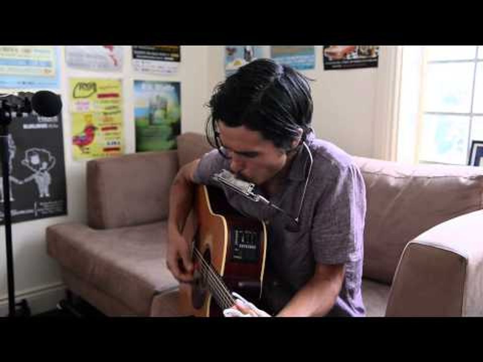 LIVE: Joshua James performs "Favorite Diamond" acoustic on the AU sessions.