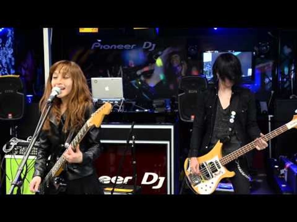 101A Performing at JB HiFi Sydney