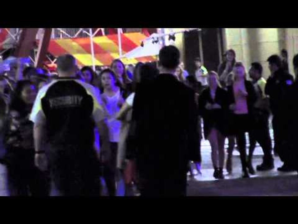 IISuperwomanII surprises fans waiting in line at YouTube FanFest Sydney!