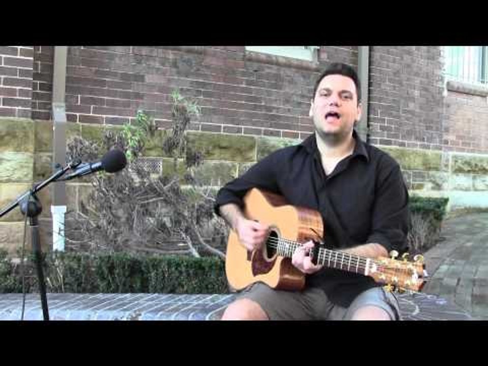 Dewayne Everettsmith "Surrender" (LIVE and Acoustic on the AU sessions)