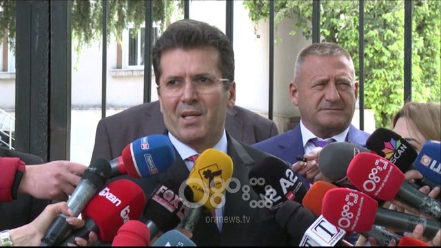 RTV Ora – Aleatët e PD-së 1 orë takim me Metën, Mediu: Presidenti në të njëjtën gjatësi vale me ne