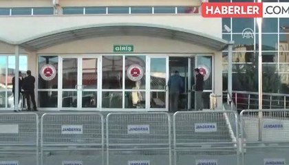 Eski HSYK üyesi Özer'e hapis cezası