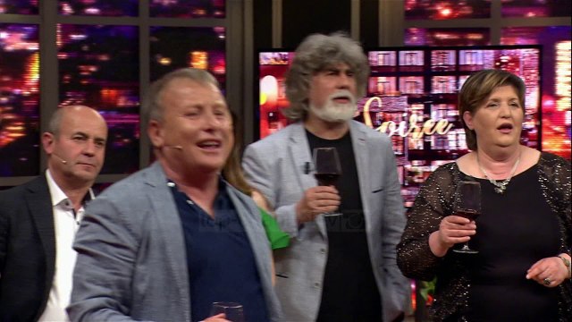 Motrat Ndoci dhe Alar Band këndojnë “Toka e Diellit”