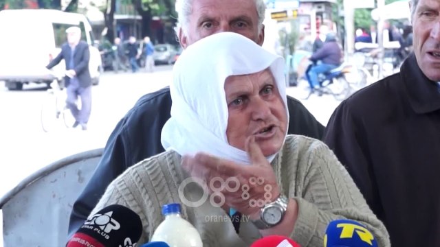 RTV Ora - “Luftë” për tregtinë në trotuar, përplasje me Policinë Bashkiake të Shkodrës