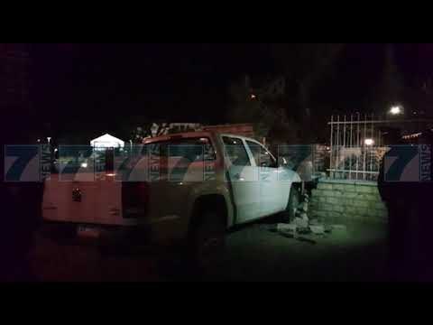 MAKINA PERPLASET ME MURIN RRETHUES TE KISHES NE BERAT - News, Lajme - Kanali 7