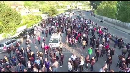 Pamjet me dron nga bllokimi i rrugëve/ Ja sa protestues ndodhen në Durrës
