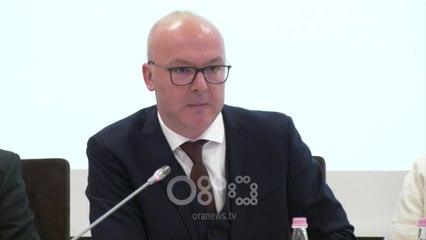 RTV Ora - Sondazhi/ Shqiptarët përdorin celularin për tu njohur me lajmet