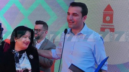 TIRANA PRET 12 TRUPA TEATRORE NGA BOTA - News, Lajme - Kanali 7