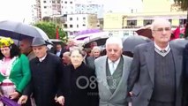 RTV Ora - Lezha përkujton dëshmorët me flamurin kokë poshtë dhe kurorat me ngjyrat e partive