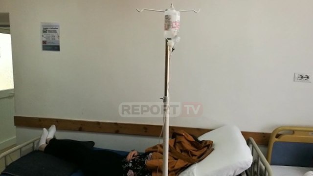 Report TV - Shkon në 100 numri i të helmuarve nga uji i pijshëm në Bulqizë, flet mjeku