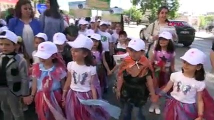 Minik öğrenciler temiz çevre için yürüdü