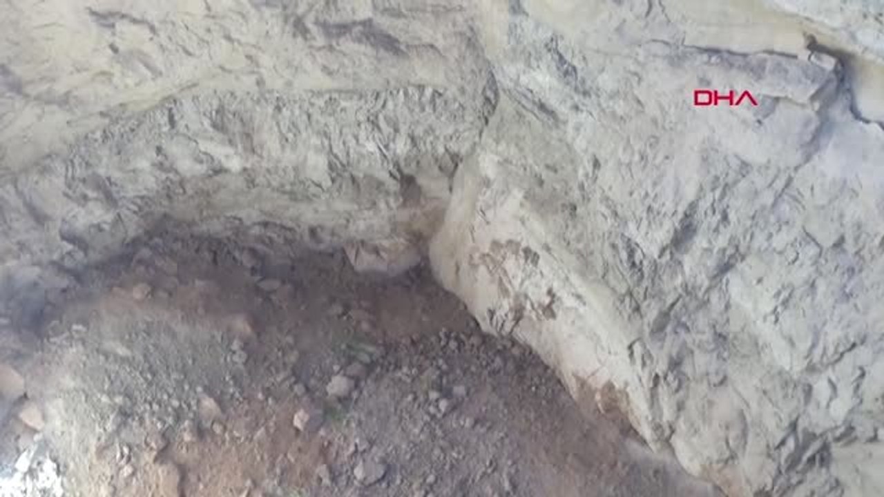 KONYA Karapınar'da, 25 metre derinliğinde yeni obruk oluştu