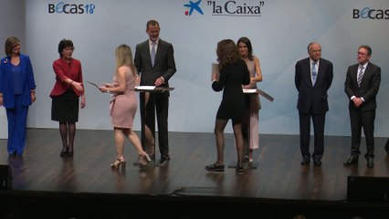 La Reina Letizia, radiante en la entrega de becas La Caixa