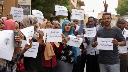 قطاعات من موظفي الدولة والقطاع الخاص بالسودان تستجيب للإضراب