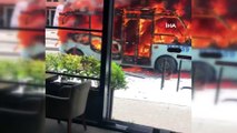 Maltepe Küçükyalı'da hatlı minibüs alev alev yandı