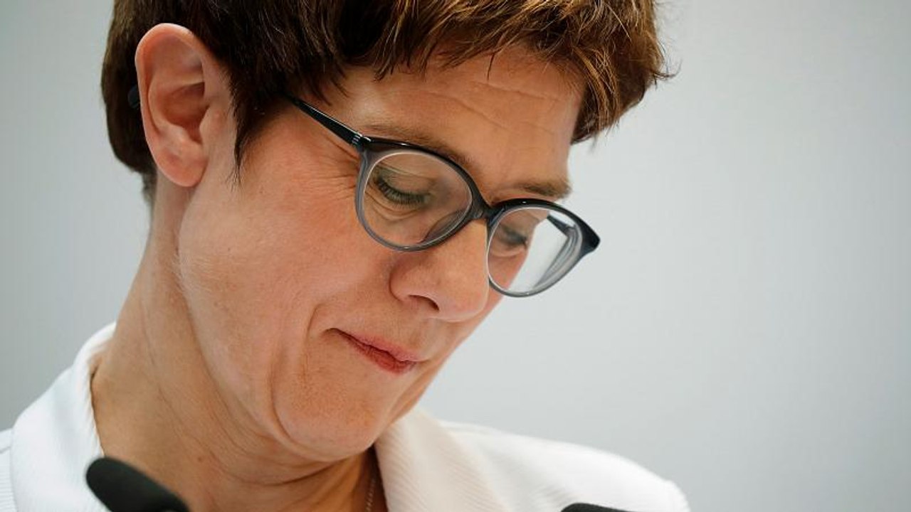 Youtuber starten Petition gegen CDU-Chefin Kramp-Karrenbauer
