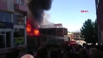 SİVAS İş yeri deposunda çıkan yangın, 2 binaya sıçradı