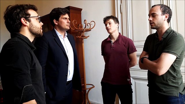 Le maire de Remiremont qui rencontre les internes en médecine de l'hôpital