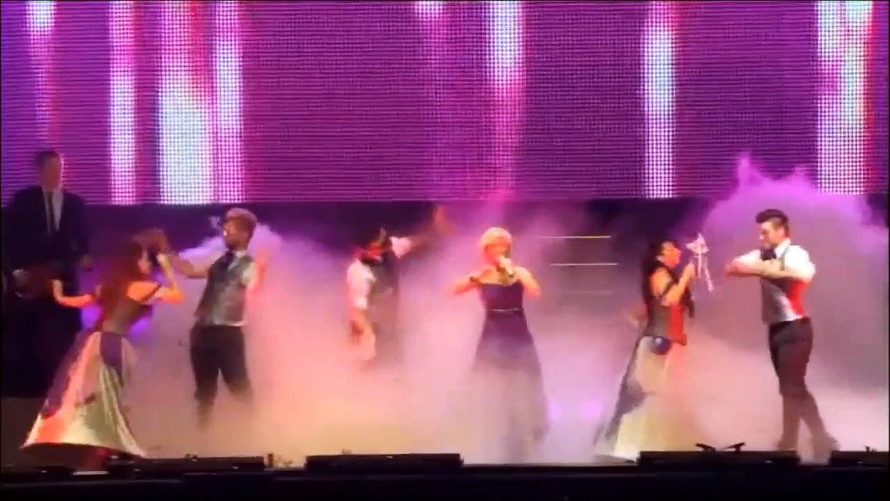 Live: Helene Fischer – Die Sonne Kann Warten — Zum ersten Mal mit Band und Orchester