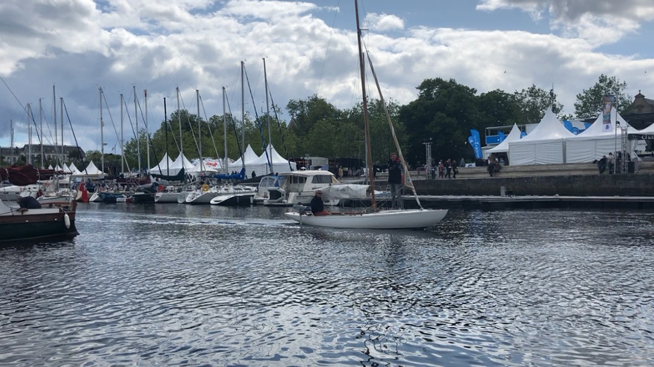 Les flottilles sont entrées à vitesse réduite dans le port