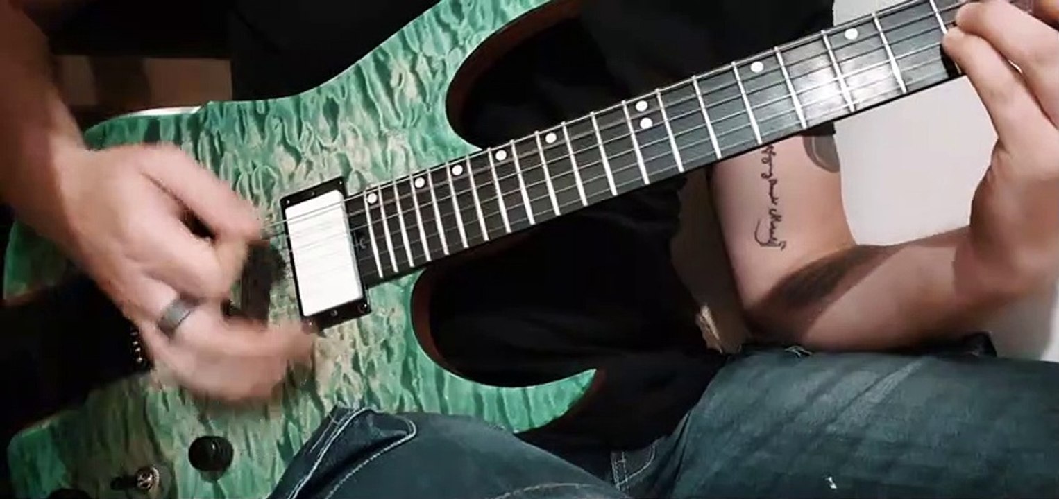 Hufschmid 'Atys' headless guitar - goofing around!