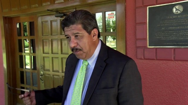 Seguidores de Trump construyen muro privado en frontera con México