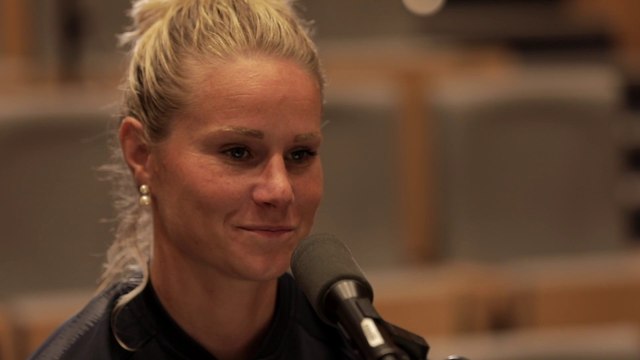 Amandine Henry ‏, capitaine des Bleues, face aux critiques masculines : Quand on fait ses preuves sur le terrain, on fait taire tout le monde