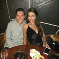 Amine Gülşe ve nişanlısı Mesut Özil sıkı sıkı sarılarak aşk tazeledi