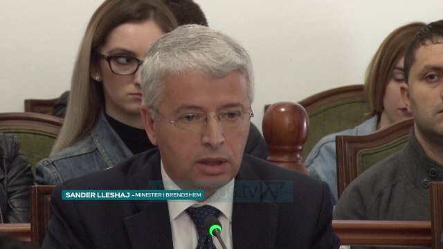 Rrëzohet dekreti i Metës për vettingun në polici - News, Lajme - Vizion Plus