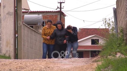 RTV Ora - Familja Hasanaj hap dyert e mortit, i ati ndodhej në një varrim në Tropojë